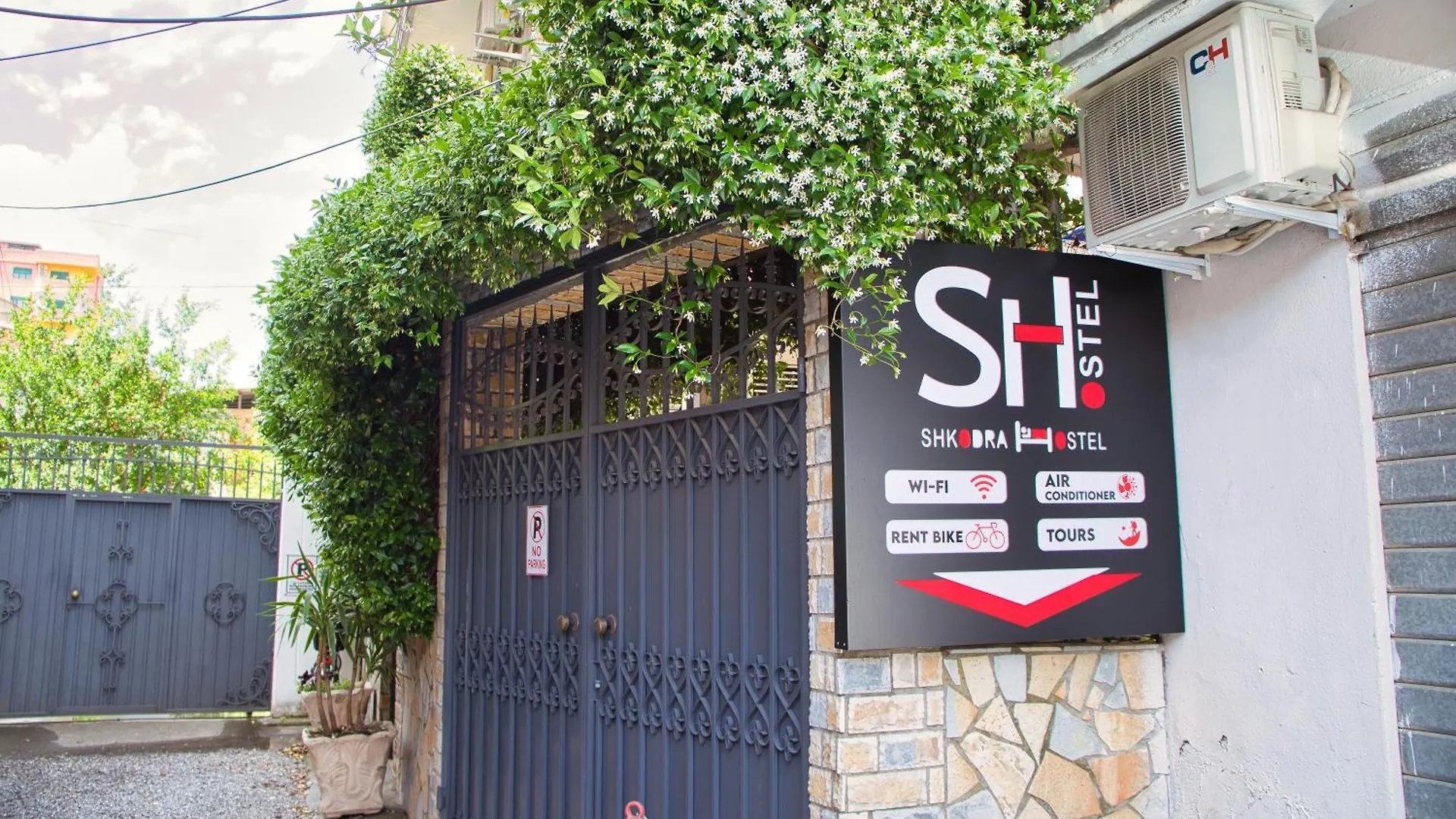 Shkodra Hostel & Day Tours 0*,