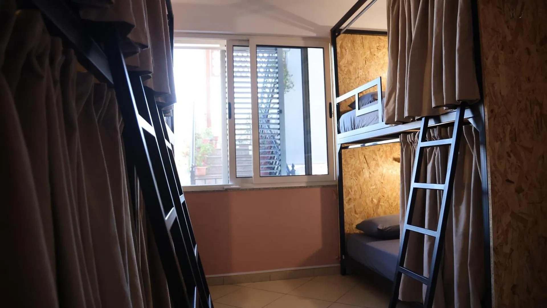 Shkodra Hostel & Day Tours